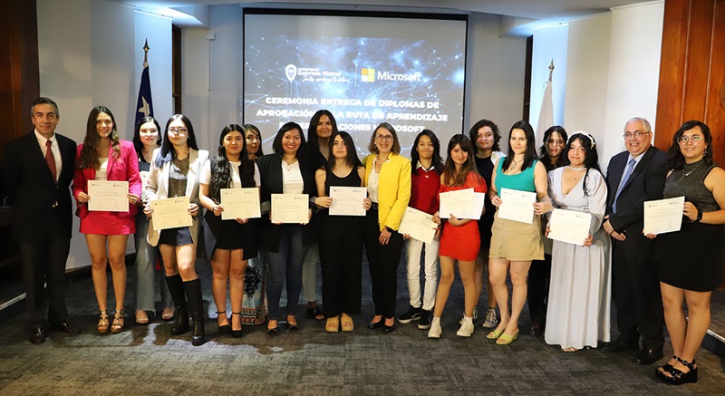 Imagen de la noticia: Más de 300 futuros ingenieros e ingenieras UGM aprobaron Ruta de Aprendizaje de Certificaciones Microsoft