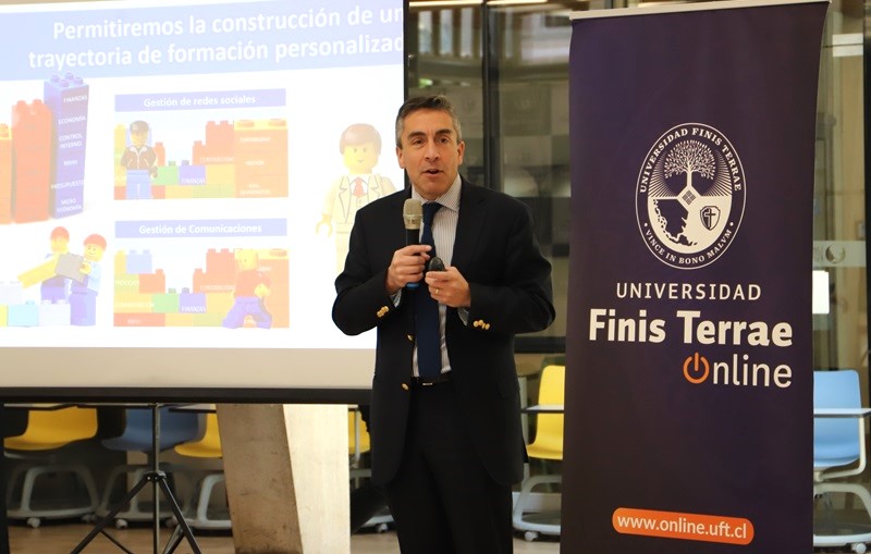 Imagen de la noticia: Rector Mena expuso en seminario UFT sobre educación en línea