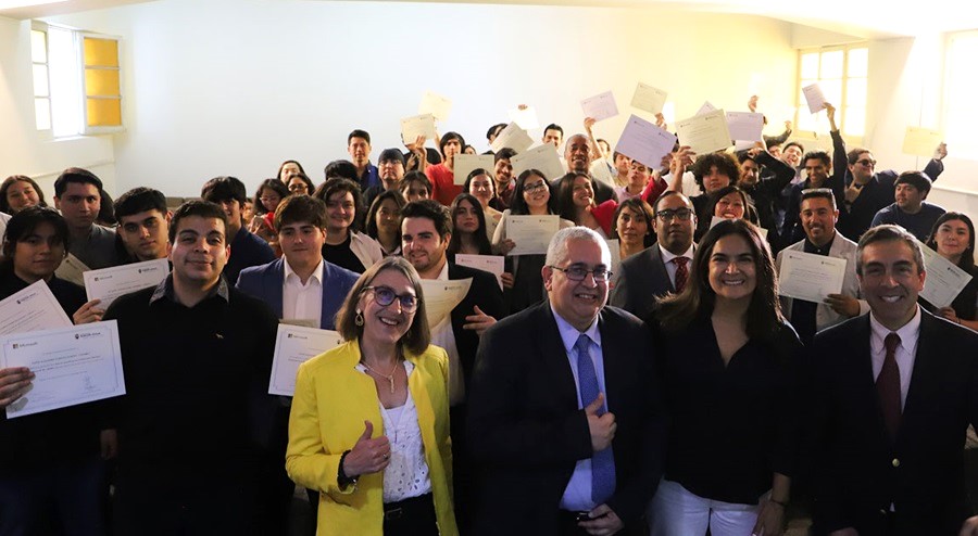 Imagen de la noticia: Más de 300 futuros ingenieros e ingenieras UGM aprobaron Ruta de Aprendizaje de Certificaciones Microsoft