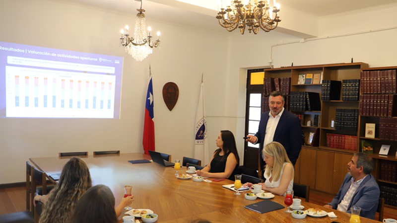 Imagen de la noticia: 5ª Encuesta Ecosistema Emprendedor UGM / B&W: 89% de los chilenos financiará vacaciones con sus ahorros