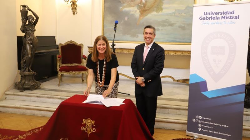 Imagen de la noticia: Teatro Municipal de Santiago y Universidad Gabriela Mistral firmaron convenio de colaboración