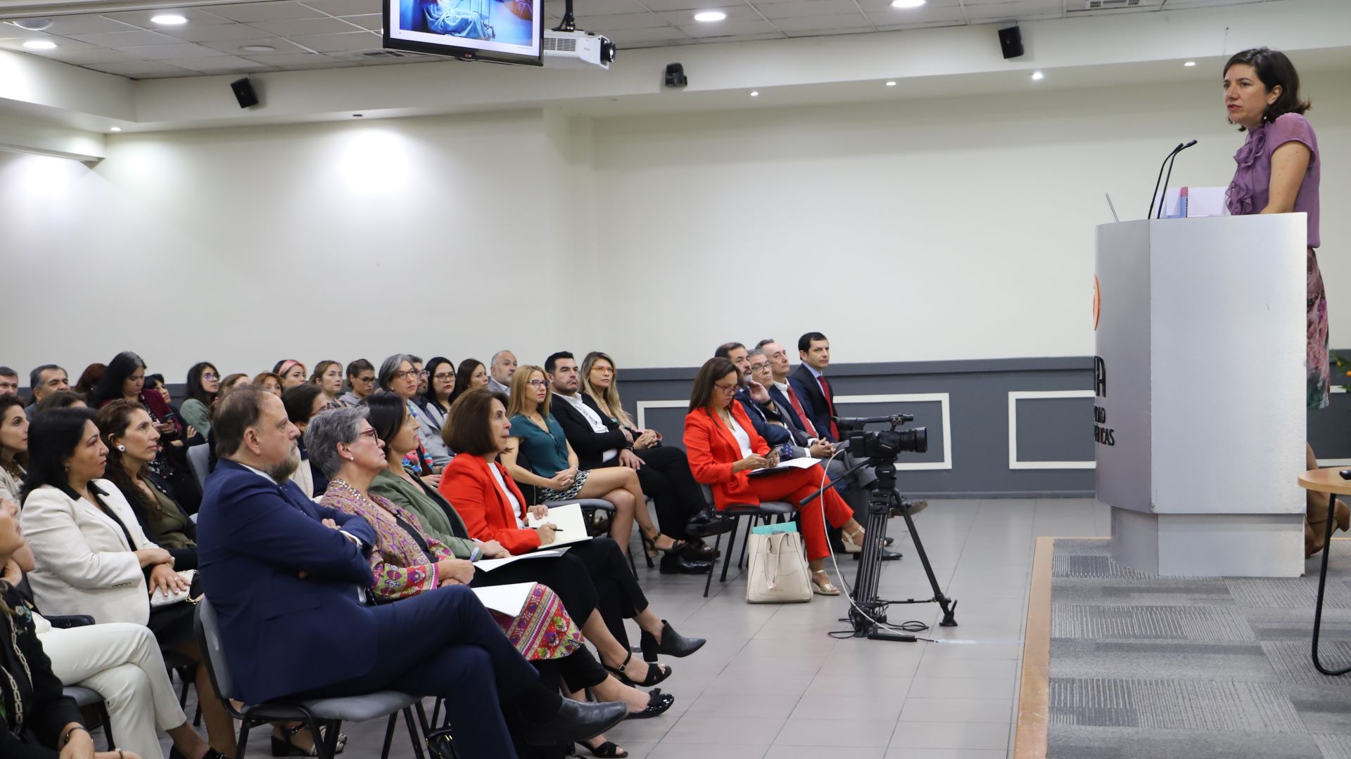 Imagen de la noticia: Académicas y académicos UGM participaron en conversatorio CUP sobre sesgos de género en la academia con exposición de ministra Aisén Etcheverry