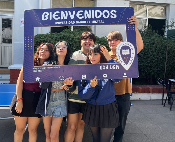 Foto 18 de 22: Universidad Gabriela Mistral da la bienvenida a sus nuevos estudiantes con diversas actividades