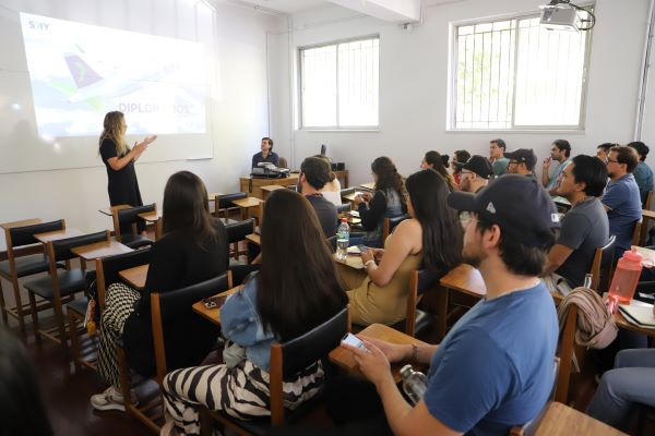 Foto 11 de 11: Más de 100 estudiantes de SKY Airline asisten a jornadas presenciales del programa de Diplomados UGM