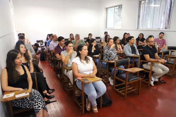 Foto 5 de 11: Más de 100 estudiantes de SKY Airline asisten a jornadas presenciales del programa de Diplomados UGM