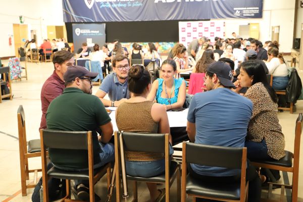 Foto 4 de 11: Más de 100 estudiantes de SKY Airline asisten a jornadas presenciales del programa de Diplomados UGM