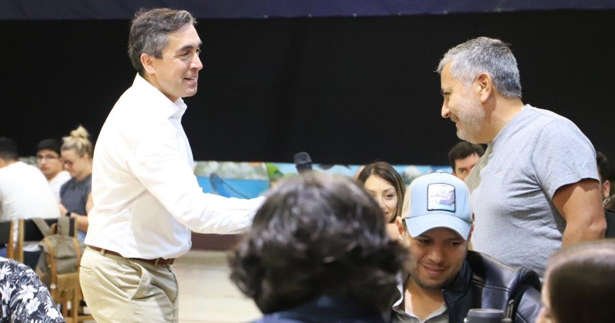 Imagen de la noticia: Más de 100 estudiantes de SKY Airline asisten a jornadas presenciales del programa de Diplomados UGM