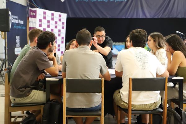 Foto 6 de 11: Más de 100 estudiantes de SKY Airline asisten a jornadas presenciales del programa de Diplomados UGM
