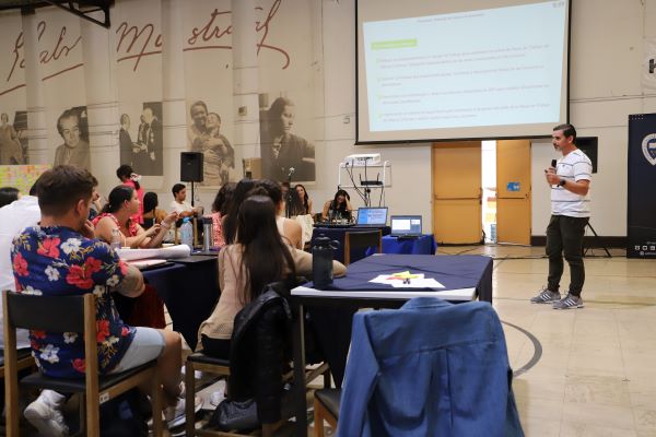 Foto 10 de 11: Más de 100 estudiantes de SKY Airline asisten a jornadas presenciales del programa de Diplomados UGM
