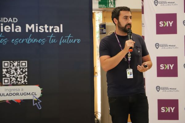 Foto 2 de 11: Más de 100 estudiantes de SKY Airline asisten a jornadas presenciales del programa de Diplomados UGM
