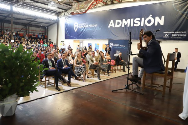 Foto 8 de 22: Universidad Gabriela Mistral da la bienvenida a sus nuevos estudiantes con diversas actividades