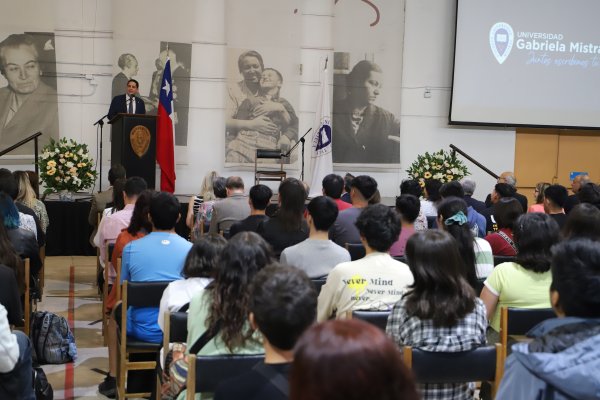 Foto 2 de 22: Universidad Gabriela Mistral da la bienvenida a sus nuevos estudiantes con diversas actividades