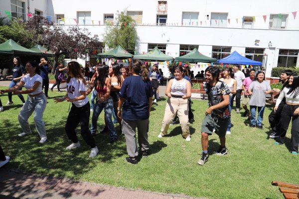 Foto 20 de 22: Universidad Gabriela Mistral da la bienvenida a sus nuevos estudiantes con diversas actividades