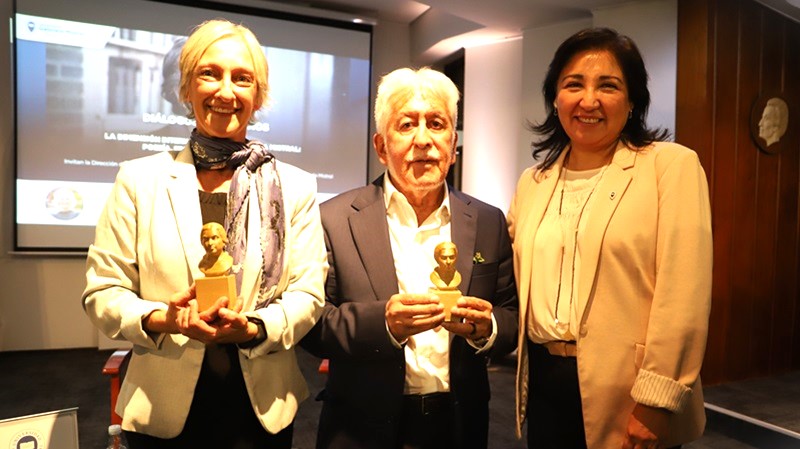 Foto 3 de 4: Conversatorio “Diálogos Mistralinos” realzó dimensión internacional de Gabriela Mistral