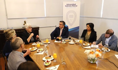 Imagen de la noticia: Dra. Deb Adair, CEO de Quality Matters (QM), se reunió con autoridades de la Universidad Gabriela Mistral