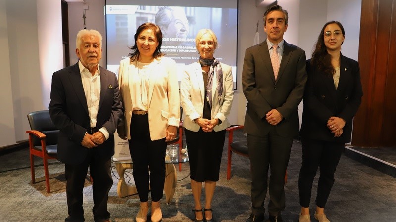 Imagen de la noticia: Conversatorio “Diálogos Mistralinos” realzó dimensión internacional de Gabriela Mistral