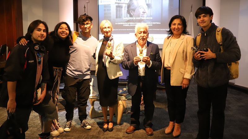 Foto 1 de 4: Conversatorio “Diálogos Mistralinos” realzó dimensión internacional de Gabriela Mistral