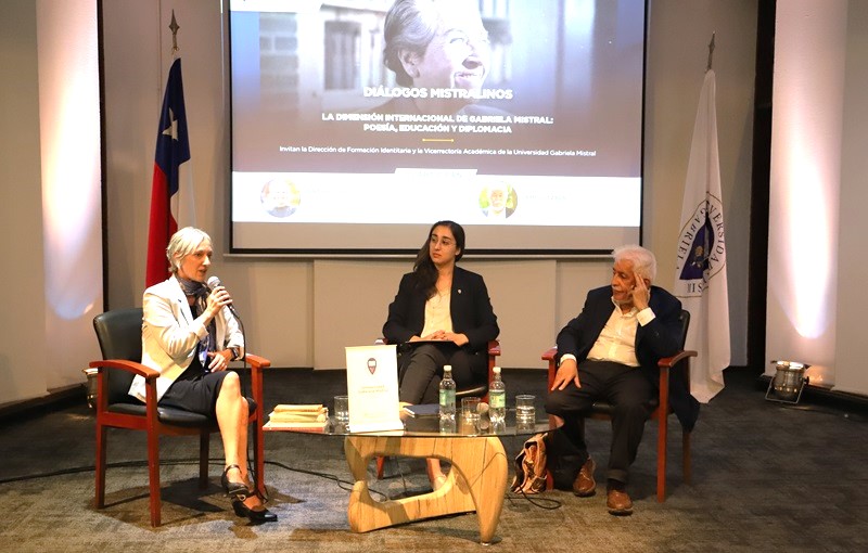 Imagen de la noticia: Conversatorio “Diálogos Mistralinos” realzó dimensión internacional de Gabriela Mistral