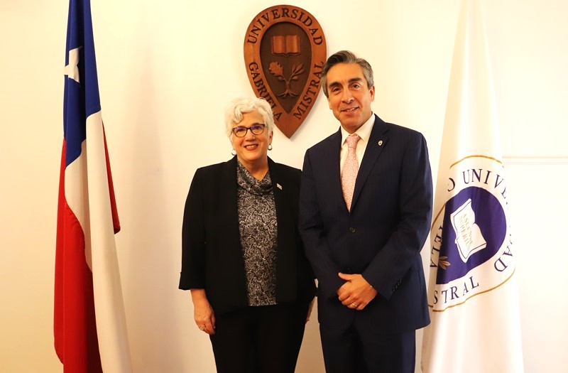 Imagen de la noticia: Dra. Deb Adair, CEO de Quality Matters (QM), se reunió con autoridades de la Universidad Gabriela Mistral