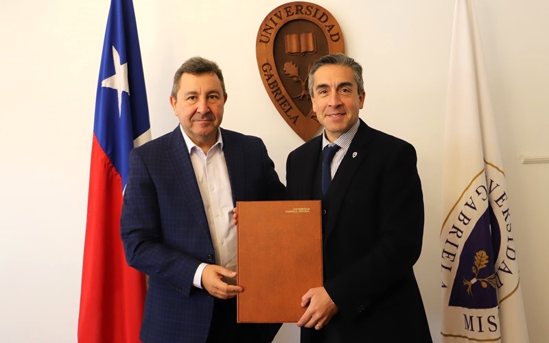 Imagen de la noticia: Universidad Gabriela Mistral firmó acuerdo con Asociación de Auditores Externos de Chile para trabajar desafíos entre el mundo académico y laboral