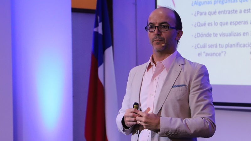 Imagen de la noticia: Emprendedor educativo Kenneth Gent inauguró Año Académico Advance UGM