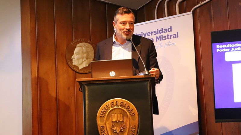 Foto 1 de 4: Primera Encuesta Evaluación de Confianza en las Instituciones: chilenos reprueban a las instituciones judiciales