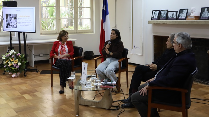 Foto 3 de 4: En UGM se presentó libro “75 años de la Declaración Universal de los Derechos Humanos: Miradas desde Cuba”
