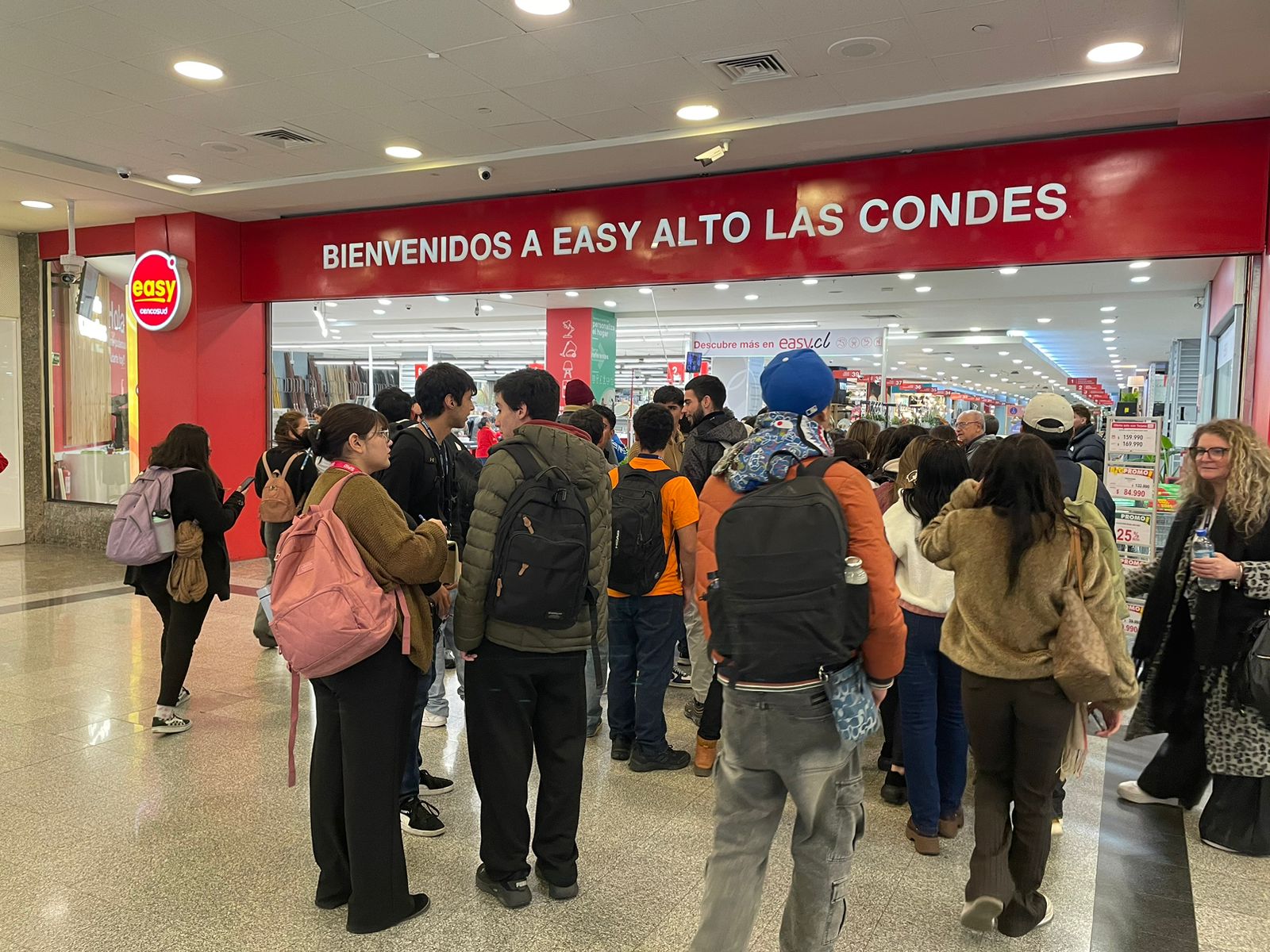 Imagen de la noticia: Estudiantes de Ingeniería Comercial y Administración de Empresas UGM visitaron Grupo Cencosud