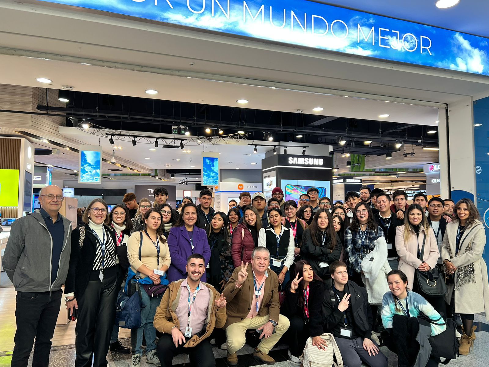 Imagen de la noticia: Estudiantes de Ingeniería Comercial y Administración de Empresas UGM visitaron Grupo Cencosud
