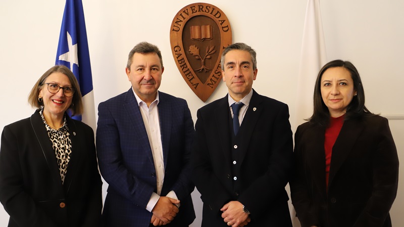Imagen de la noticia: Universidad Gabriela Mistral firmó acuerdo con Asociación de Auditores Externos de Chile para trabajar desafíos entre el mundo académico y laboral