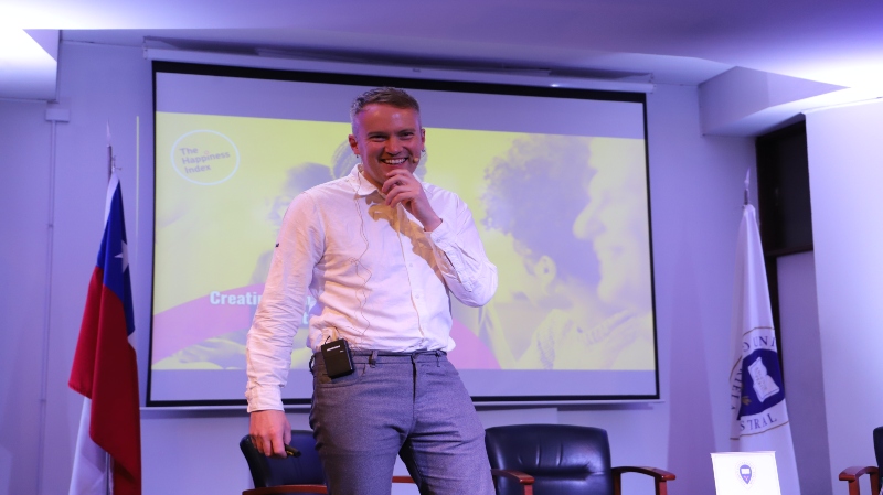 Imagen de la noticia: Experto inglés Matt Phelan dictó charla sobre cómo conviven las emociones y los negocios