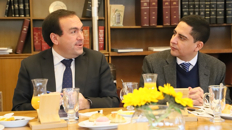 Imagen de la noticia: Red de Alumni UGM reunió a egresados destacados de Derecho para reforzar vínculos