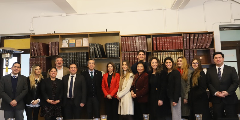 Imagen de la noticia: Red de Alumni UGM reunió a egresados destacados de Derecho para reforzar vínculos