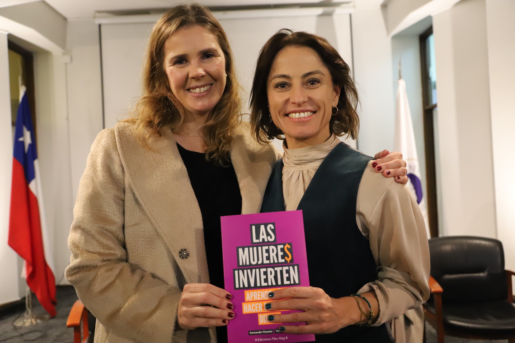 Imagen de la noticia: Directora del MBA UGM presentó libro "Las Mujeres Invierten: aprende cómo hacer crecer tu dinero"