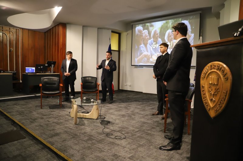 Foto 4 de 6: Escuela de Negocios Cierra Primera Etapa de Proyecto en Conjunto con Red Eleam y Fundación Más
