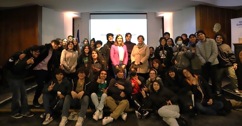 Imagen de la noticia: Adriana Gavidia, egresada de Diseño UGM, compartió con los próximos profesionales del Diseño