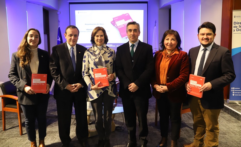 Imagen de la noticia: Presentación del libro “Aborto y Eutanasia: Dilemas sobre el Derecho a la Vida” en la UGM