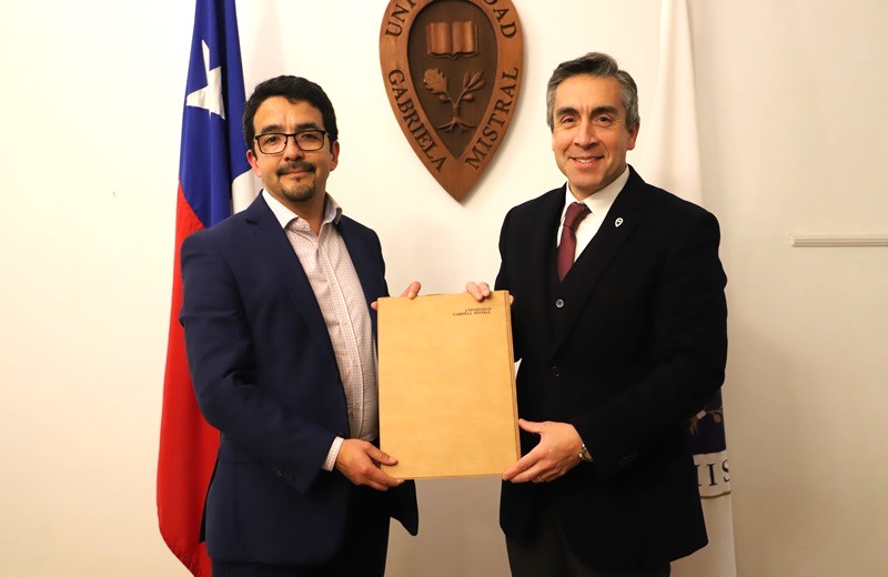 Imagen de la noticia: Universidad Gabriela Mistral y Superir firmaron convenio para innovar apoyando a MIPEs