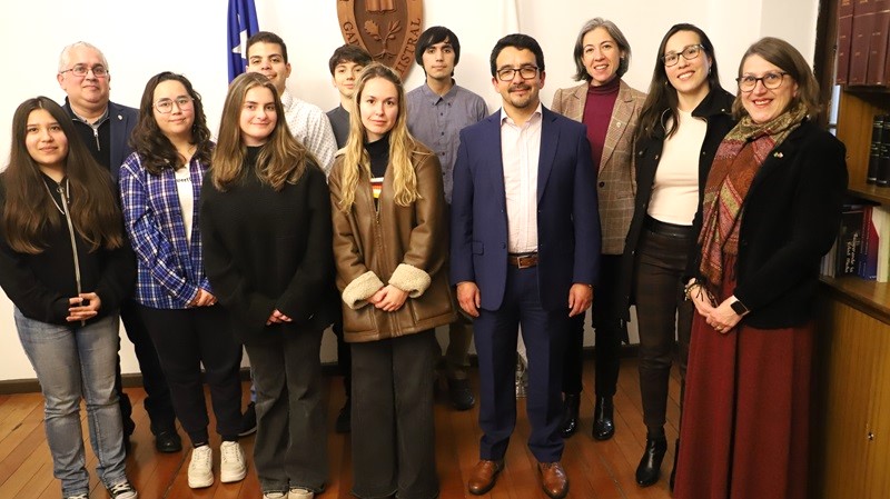 Imagen de la noticia: Universidad Gabriela Mistral y Superir firmaron convenio para innovar apoyando a MIPEs