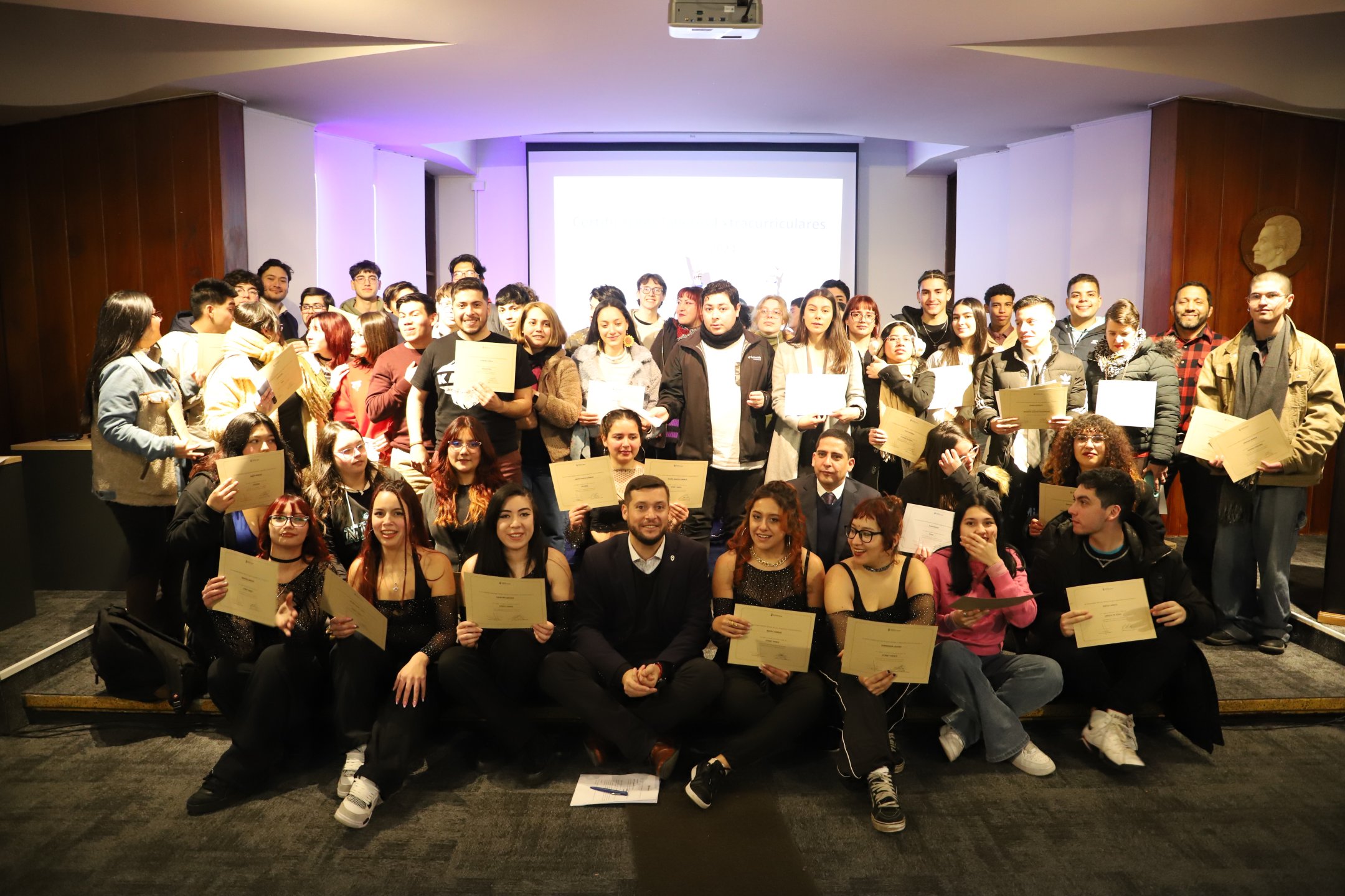 Imagen de la noticia: Estudiantes de la UGM reciben diplomas por su participación en talleres extracurriculares del primer semestre