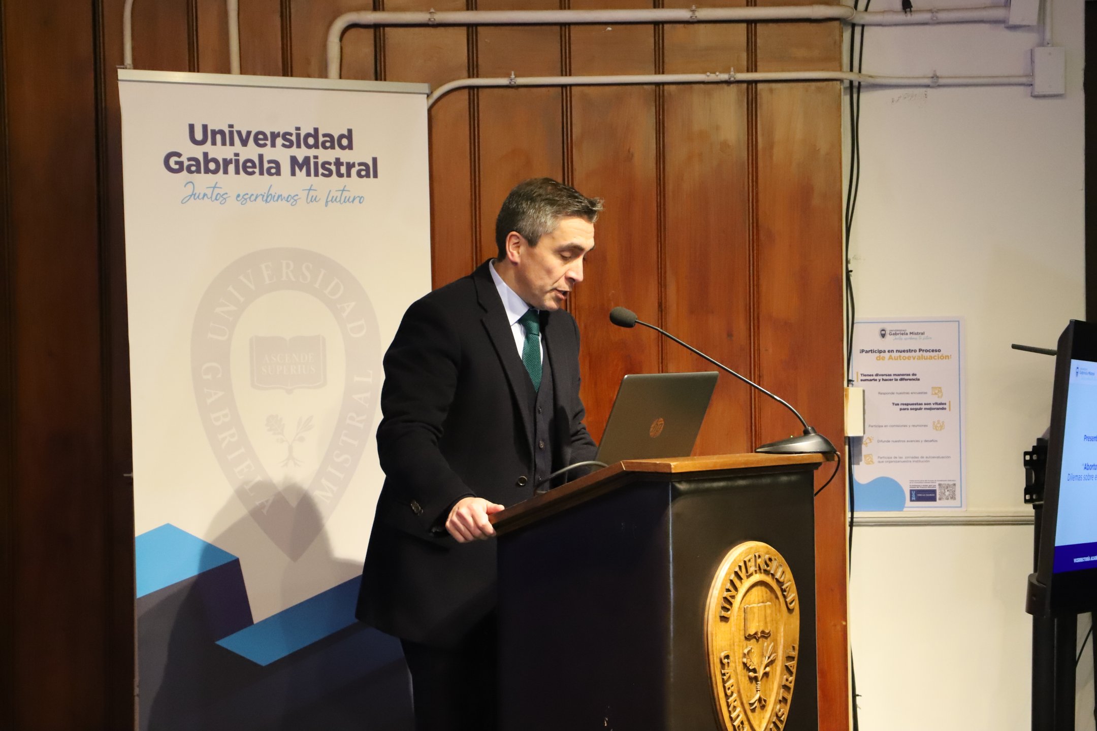 Imagen de la noticia: Presentación del libro “Aborto y Eutanasia: Dilemas sobre el Derecho a la Vida” en la UGM