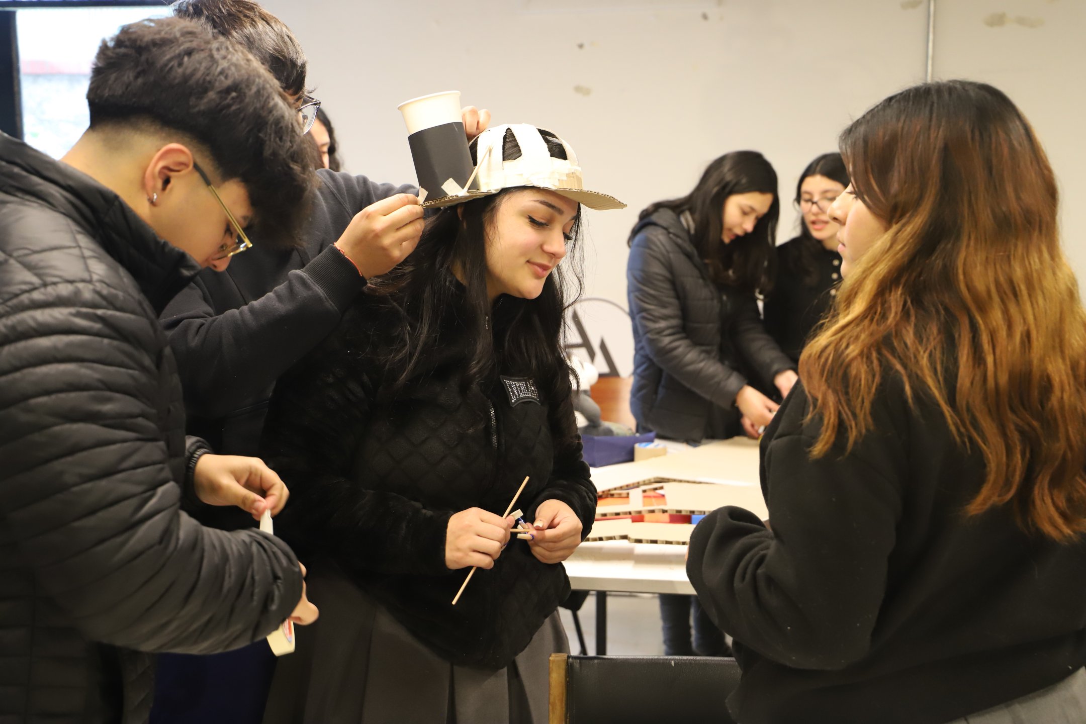 Imagen de la noticia: Más de 100 estudiantes del Colegio Arturo Matte Larraín vivieron la experiencia de ser mistralinos por un día
