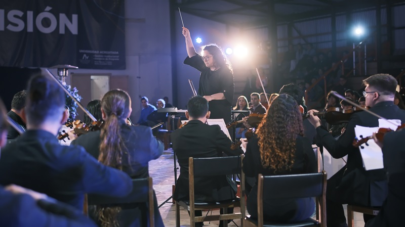 Foto 7 de 8: Universidad Gabriela Mistral realizó "Concierto desde el Nuevo Mundo" de la Orquesta Sinfónica UAHC