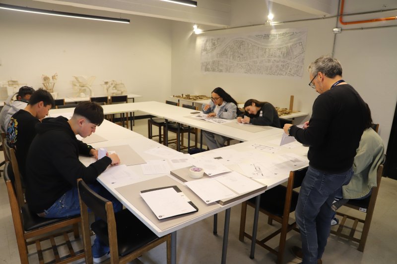 Foto 7 de 7: "Vive la Mistral": cientos de estudiantes de Enseñanza Media fueron mistralinos por un día