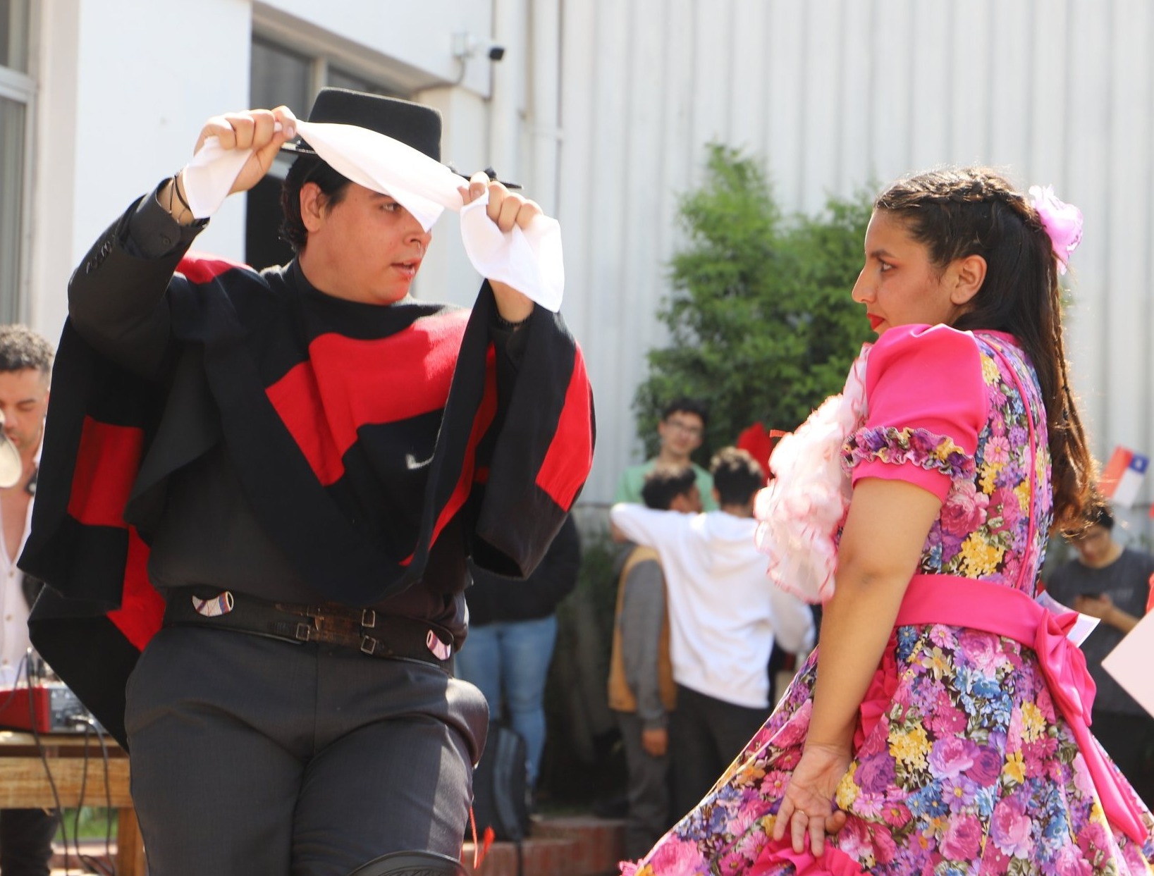 Imagen de la noticia: UGM celebró con éxito las Fiestas Patrias en "Sede a la Chilena"