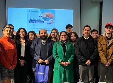 Estudiantes y egresados mistralinos participaron en Taller de Oratoria
