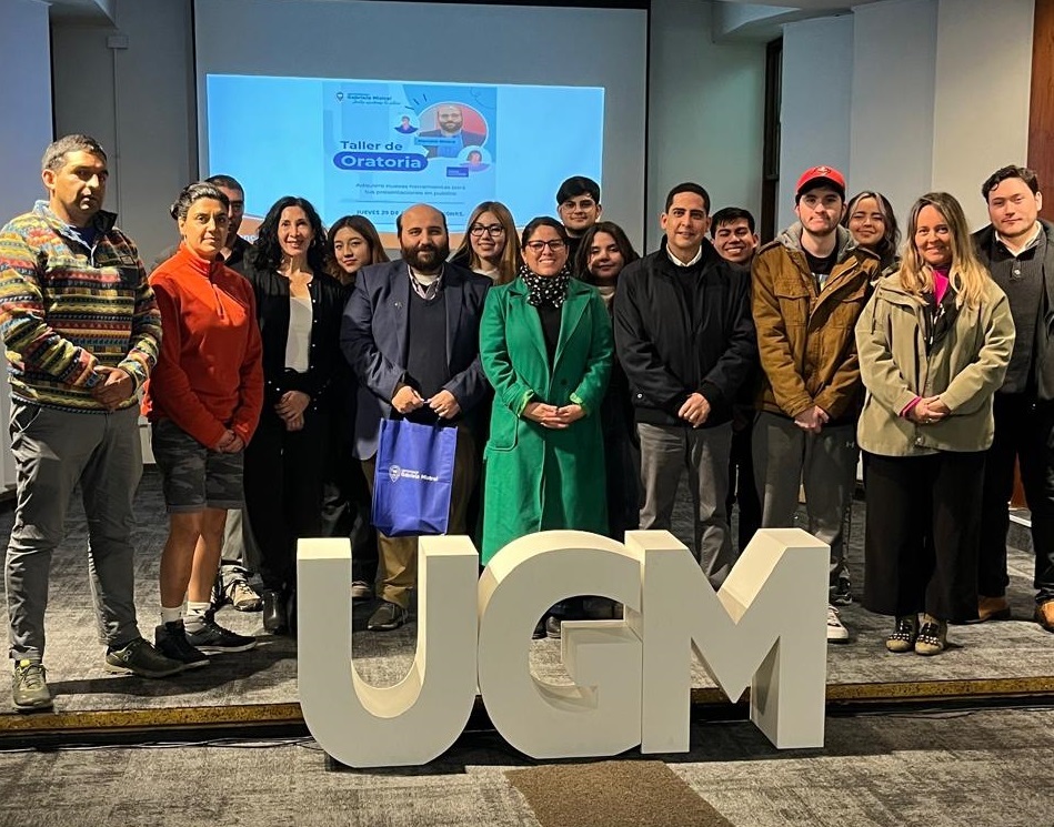 Imagen de la noticia: Estudiantes y egresados mistralinos participaron en Taller de Oratoria