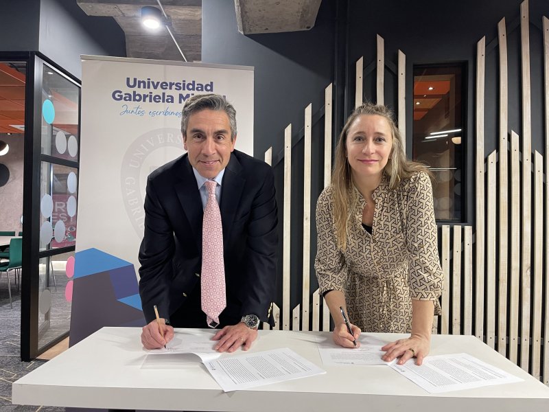 Foto 1 de 3: UGM firmó acuerdo con CRTIC para fortalecer formación tecnológica de estudiantes
