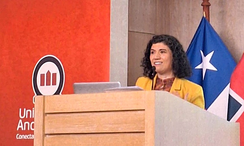 Imagen de la noticia: Académica UGM Alejandra Santana participó en III Seminario Internacional de Liderazgo y Mejoramiento Escolar de UNAB