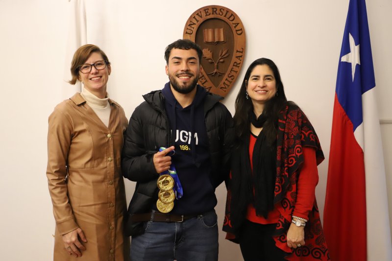 Foto 1 de 5: UGM destacó logro deportivo de Nicolás Ulloa en Juegos Deportivos Nacionales Temuco 2024